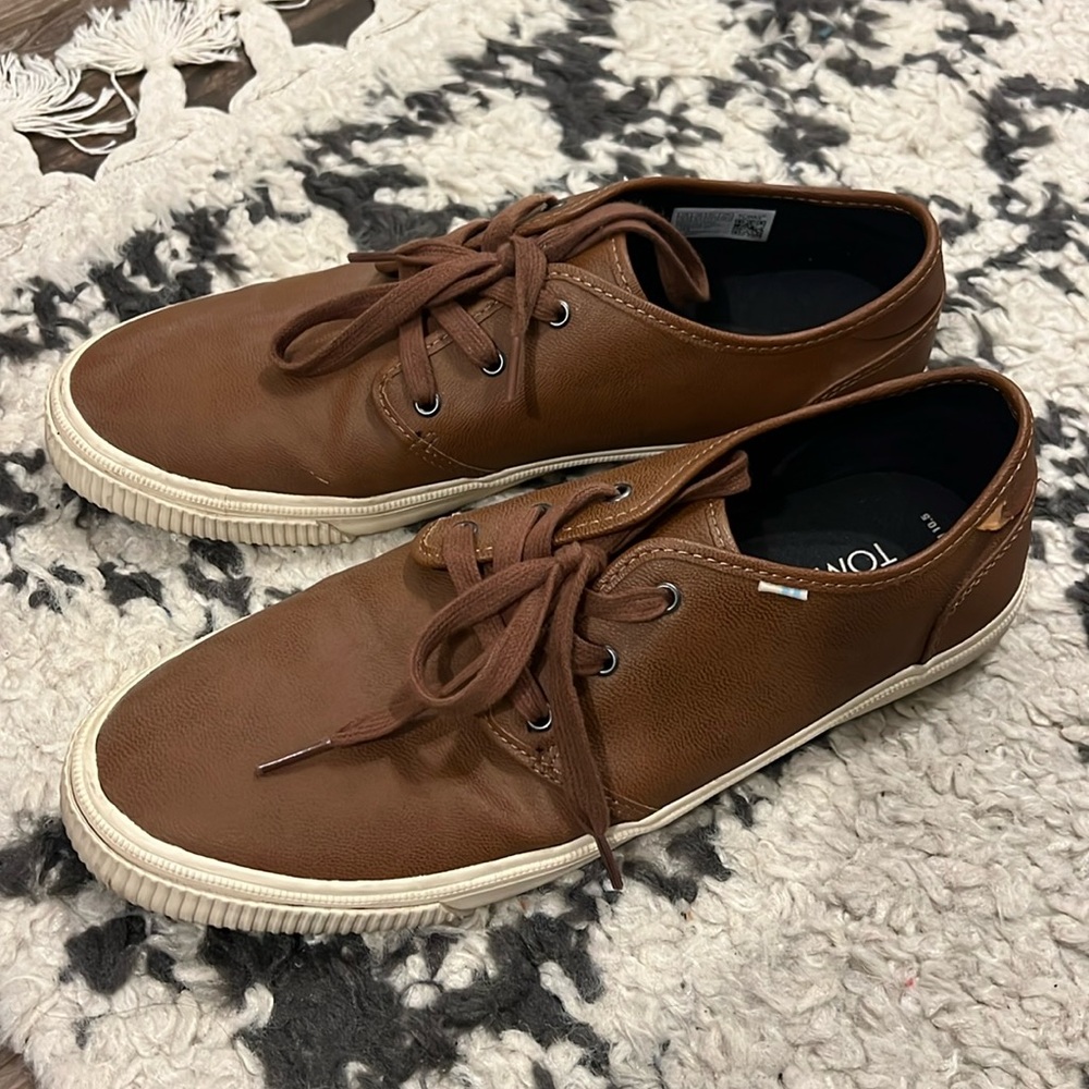 Tom’s Sneakers